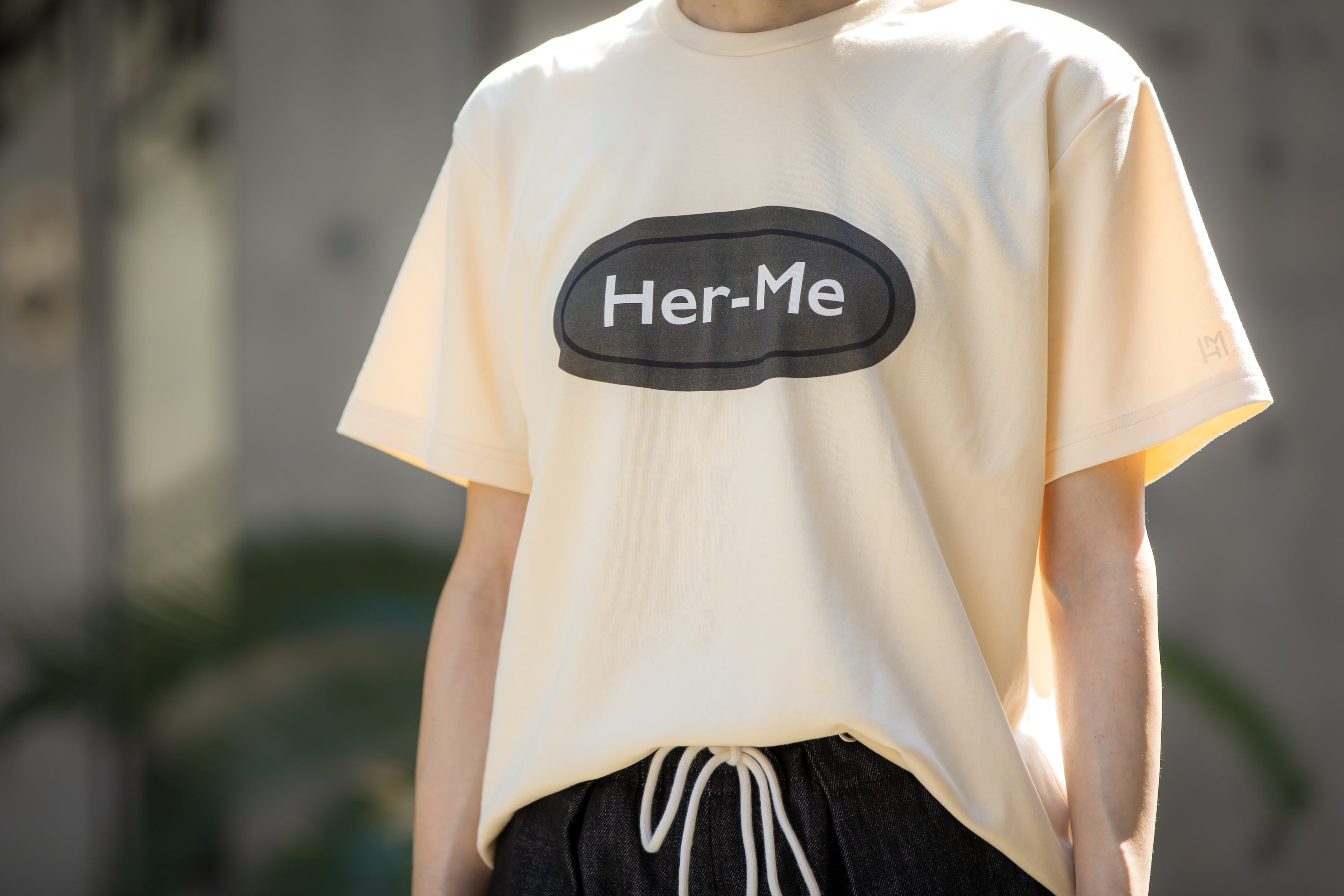 ユニセックス Her-MeストッパープリントTシャツ